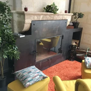 Décoration de cheminée et porte vitrée sur mesure en Dordogne