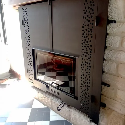 Porte de cheminée sur mesure et décoration en fonte