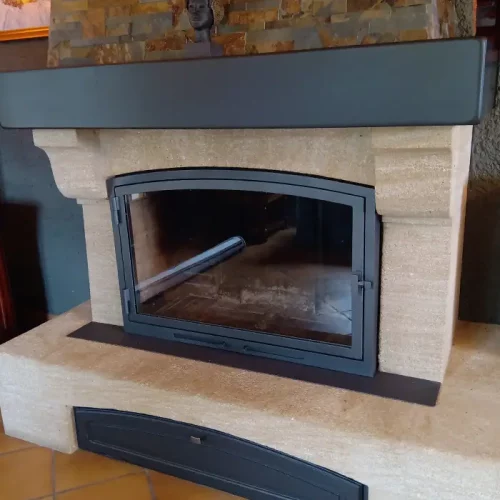 installation de porte vitrée sur mesure de chaminée en Gironde